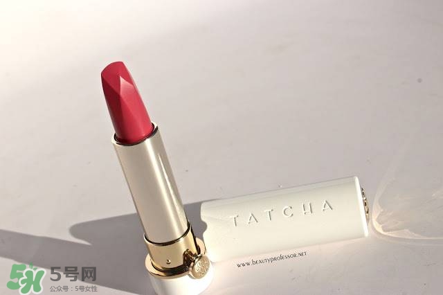 tatcha梅子粉好看嗎？tatcha白管口紅梅子粉試色