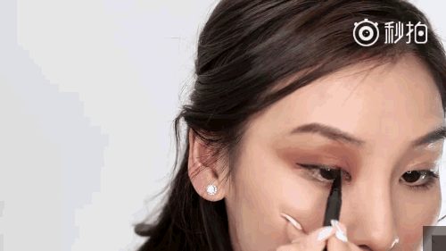 眼影貼怎么用？眼影貼使用方法