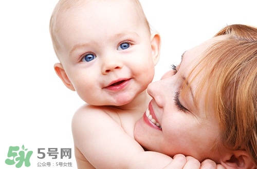 三伏天坐月子可以洗澡嗎？三伏天坐月子可以穿短袖嗎？