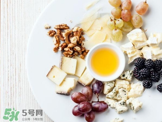 貼三伏貼不能吃什么？三伏貼不能吃什么食物？