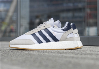 adidas iniki runner多少錢？阿迪達(dá)斯復(fù)古跑鞋專柜價(jià)格