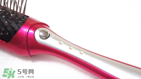 小泉成器音波電動梳怎么用？小泉成器音波震動梳子使用方法