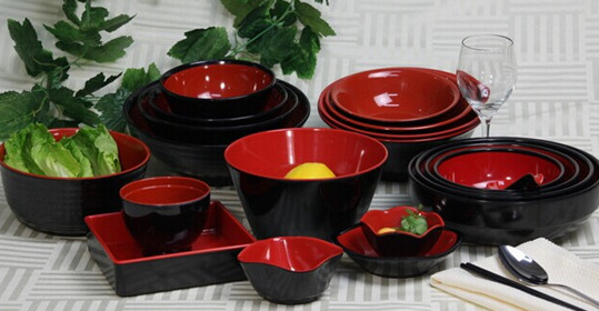 仿瓷碗可以放微波爐嗎？仿瓷餐具能在微波爐里加熱嗎