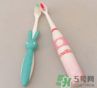 兒童電動牙刷聲波的好還是旋轉(zhuǎn)的好？兒童電動牙刷怎么選？
