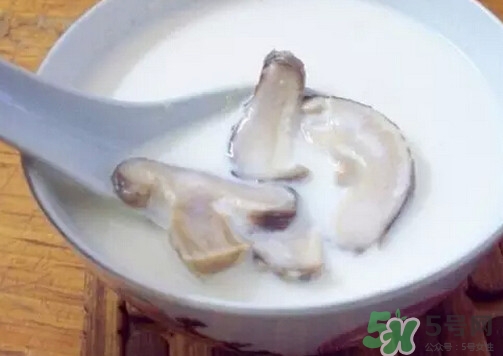 牛奶燉香菇可以治鼻炎嗎？牛奶燉香菇吃了有什么作用？