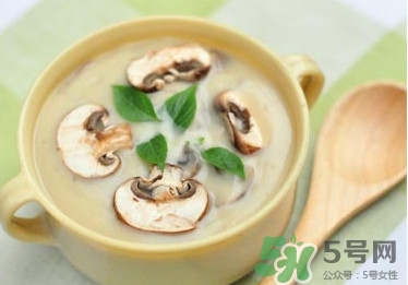 牛奶燉香菇可以治鼻炎嗎？牛奶燉香菇吃了有什么作用？