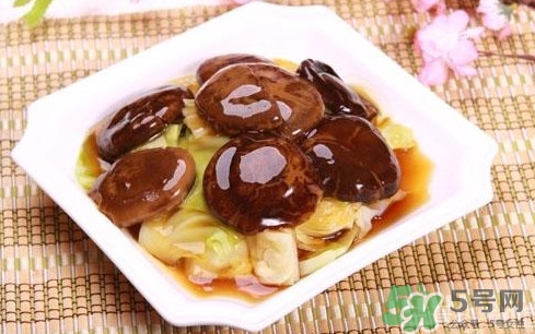 牛奶燉香菇可以治鼻炎嗎？牛奶燉香菇吃了有什么作用？