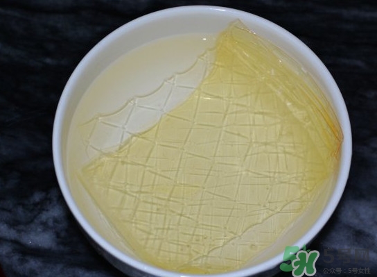 吉利丁片是什么？吉利丁片怎么做布??？