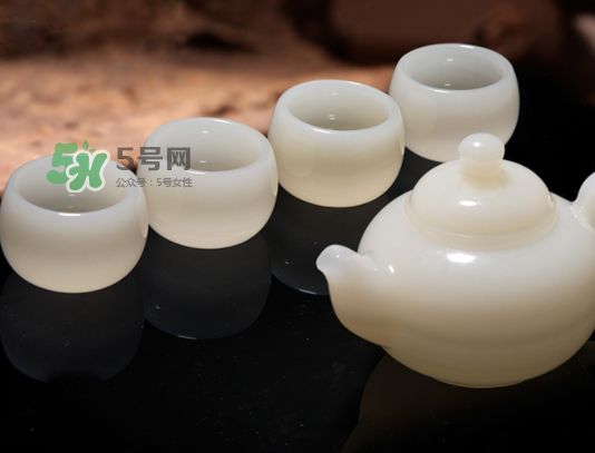 三伏天可以喝白酒嗎？三伏天喝白酒好還是啤酒？