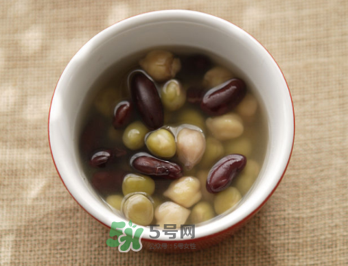 三伏天可以喝綠豆湯嗎？三伏天是喝綠豆湯還是喝生姜水？