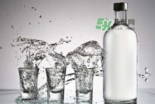 白酒加可樂是春藥？白酒加可樂喝了會(huì)怎樣？
