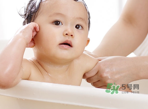 十滴水可以給寶寶洗澡嗎？十滴水給嬰兒洗澡用量