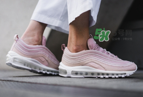 nike air max 97粉色蛇皮怎么樣_上腳效果好看嗎？