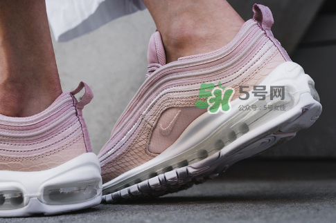 nike air max 97粉色蛇皮怎么樣_上腳效果好看嗎？