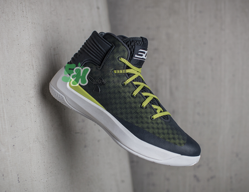 ua2017庫(kù)里亞洲行curry 3zero特別版配色多少錢？