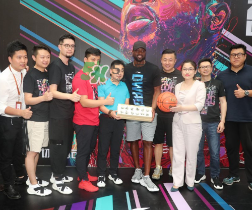 2017韋德中國行沈陽站上腳穿的球鞋是什么型號(hào)？