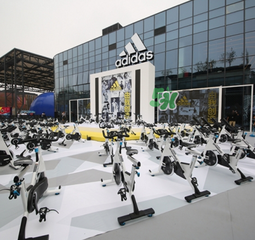 adidas阿迪達斯運動體驗迷你品牌中心是干什么的？