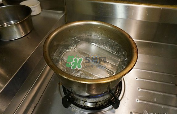 奶瓶刷尼龍的好還是海綿的好？洗奶瓶的正確方法