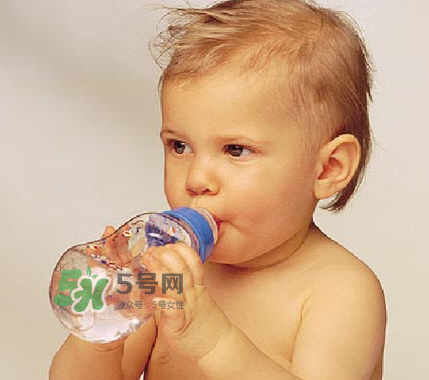 寶寶能喝蜂蜜水嗎？蜂蜜水寶寶能長(zhǎng)期喝嗎？