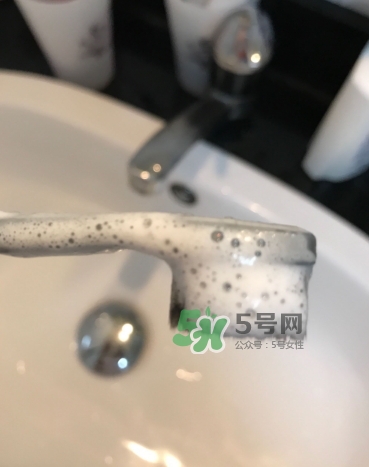 lg竹鹽牙膏怎么樣？lg竹鹽按壓牙膏怎么用？