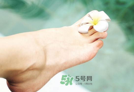 花椒水泡腳能治白發(fā)嗎？花椒水泡腳的禁忌