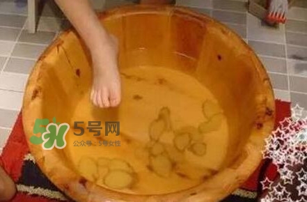 生姜泡腳怎么弄？生姜泡腳要去皮嗎