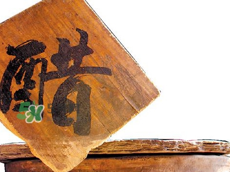 醋泡腳用白醋還是陳醋？泡腳用什么醋最好？