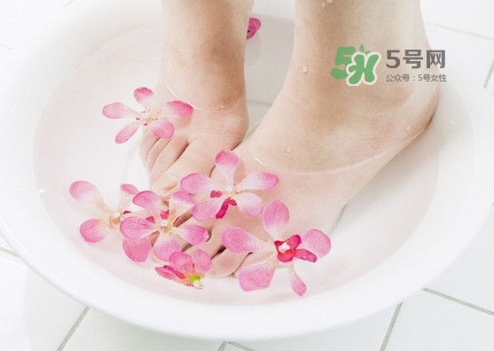 花椒水泡腳能治白發(fā)嗎？花椒水泡腳的禁忌