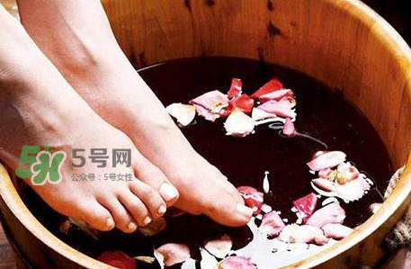 花椒水泡腳一次用多少花椒？花椒水泡腳多長時間最佳