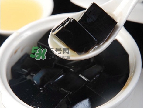 龜苓膏哪個牌子正宗？傳統(tǒng)的龜苓膏如何熬制