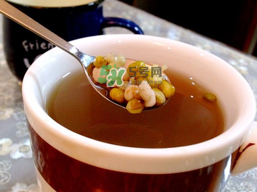 綠豆湯和牛奶能一起吃嗎？喝綠豆湯同時(shí)可以喝牛奶嗎？