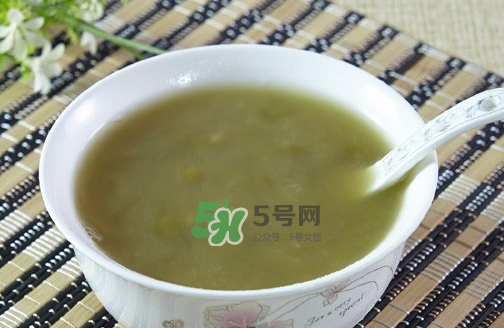 喝完啤酒可以喝綠豆湯嗎？啤酒和綠豆湯能一起喝嗎？