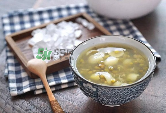 綠豆湯和西瓜可以同時吃嗎？綠豆湯可以和西瓜一起吃嗎？