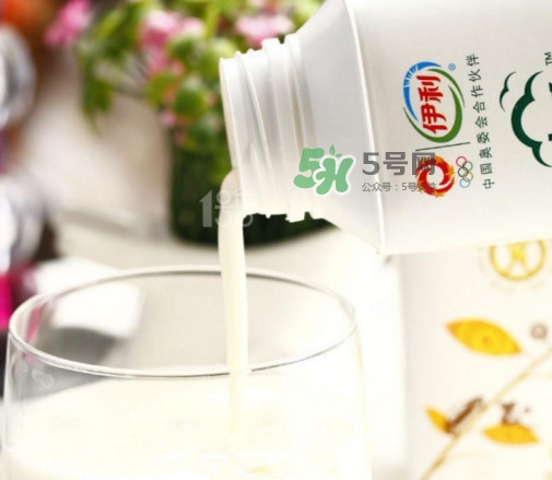  冠益乳和暢輕哪個好？冠益乳好還是暢輕好