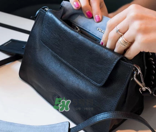 prada etiquette手袋尺寸多大？prada etiquette尺寸有幾種？