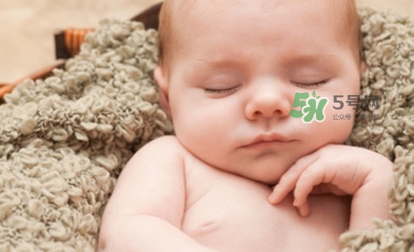 3~5個月的寶寶有多了解這個世界？寶寶睡眠習(xí)慣如何規(guī)范？