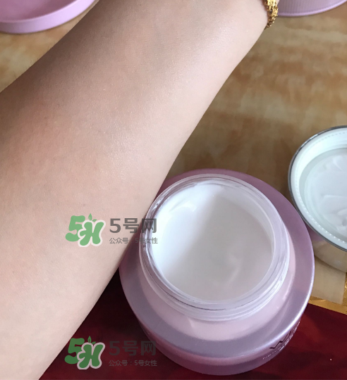 溫碧泉素顏霜好用嗎？溫碧泉素顏霜多少錢？