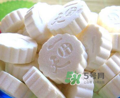 牛初乳咀嚼片是鈣片嗎？牛初乳咀嚼片和鈣片的區(qū)別