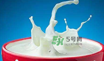 牛初乳咀嚼片是鈣片嗎？牛初乳咀嚼片和鈣片的區(qū)別