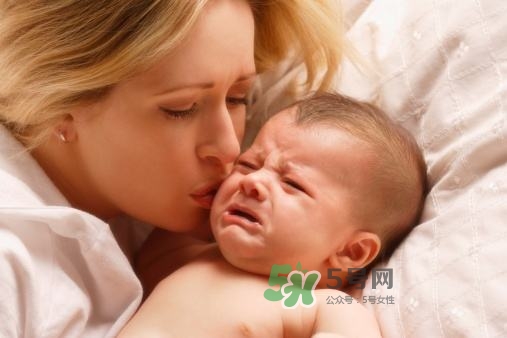 新手爸媽必看，七天教小嬰兒戒夜奶一覺(jué)到天亮