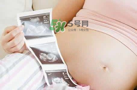 孕期可以蹲著上廁所嗎？孕期上廁所會(huì)壓到寶寶嗎？