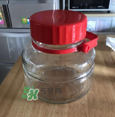 自制青梅酒的做法 青梅酒泡多久可以喝？