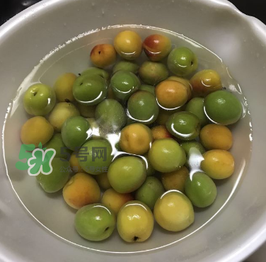 自制青梅酒的做法 青梅酒泡多久可以喝？