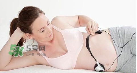 音樂(lè)胎教是媽媽聽(tīng)還是放在肚子上？胎教音樂(lè)有哪些？