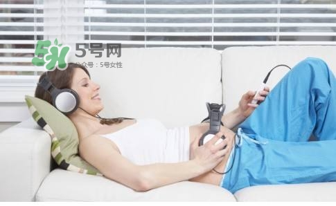 胎教可以聽流行歌曲嗎？如何判斷寶寶喜歡什么類型的胎教音樂(lè)