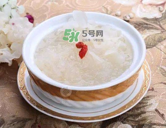 燕窩和銀耳的功效一樣嗎？燕窩和銀耳的區(qū)別？