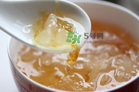 燕窩和銀耳的功效一樣嗎？燕窩和銀耳的區(qū)別？