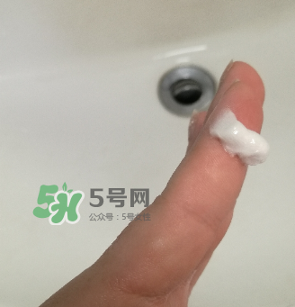 一葉子補(bǔ)水潔面乳怎么樣？一葉子補(bǔ)水洗面奶好用嗎？