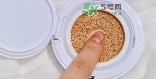 蘭蔻小粉盒氣墊怎么樣？蘭蔻小粉盒氣墊好用嗎