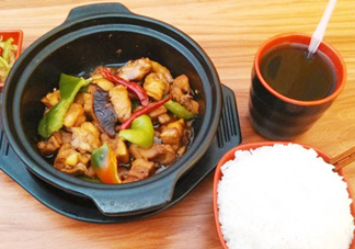黃燜雞米飯多少錢一份？黃燜雞米飯?zhí)攸c是什么